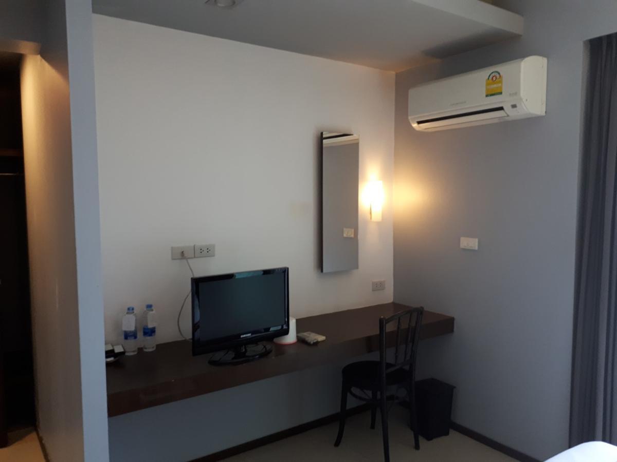 At One Inn Hualampong Bangkok Exterior photo